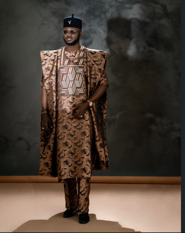 - Regal monochrome brown Agbada -