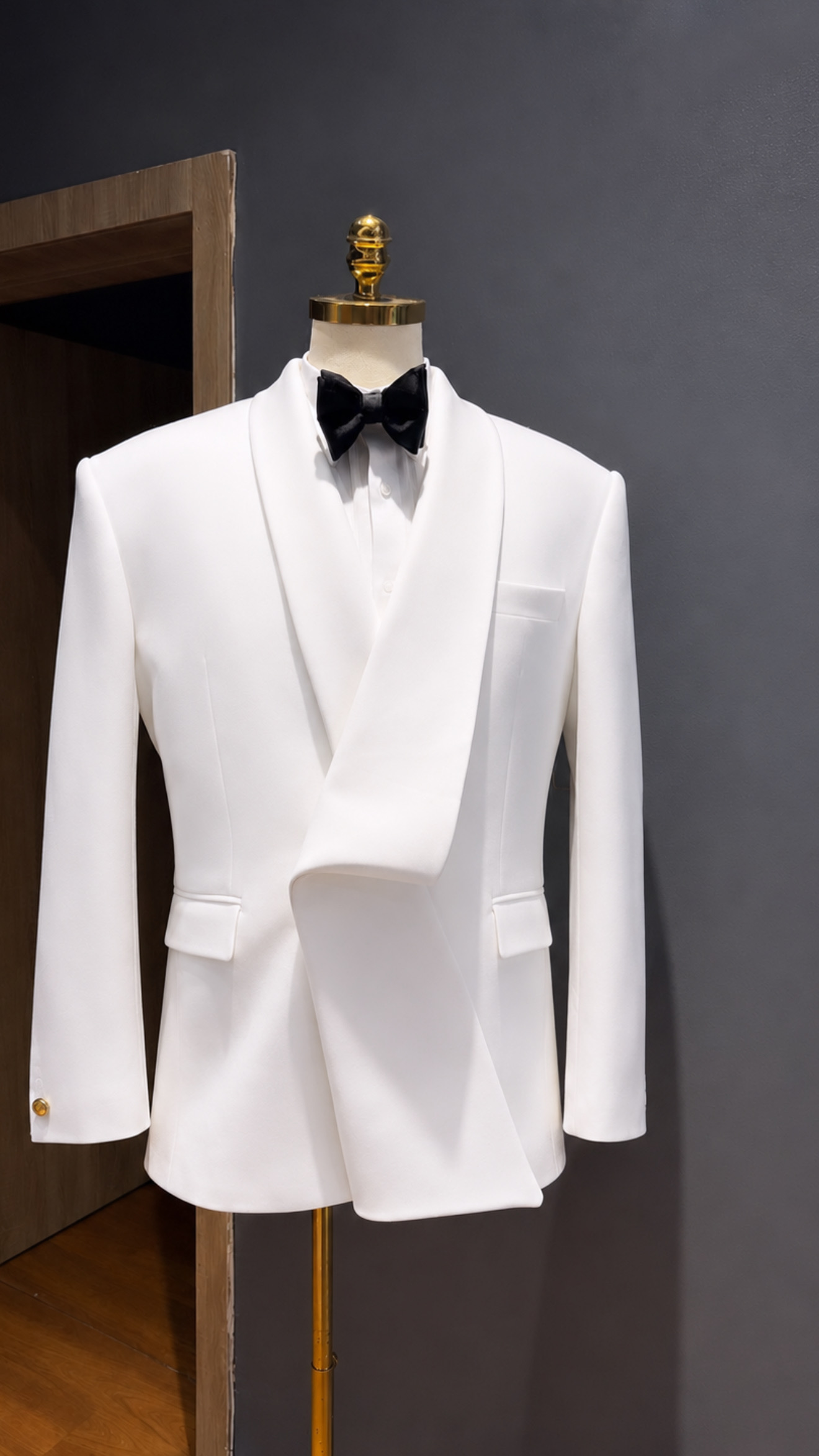 — The sovereign white Drape — - Image 3