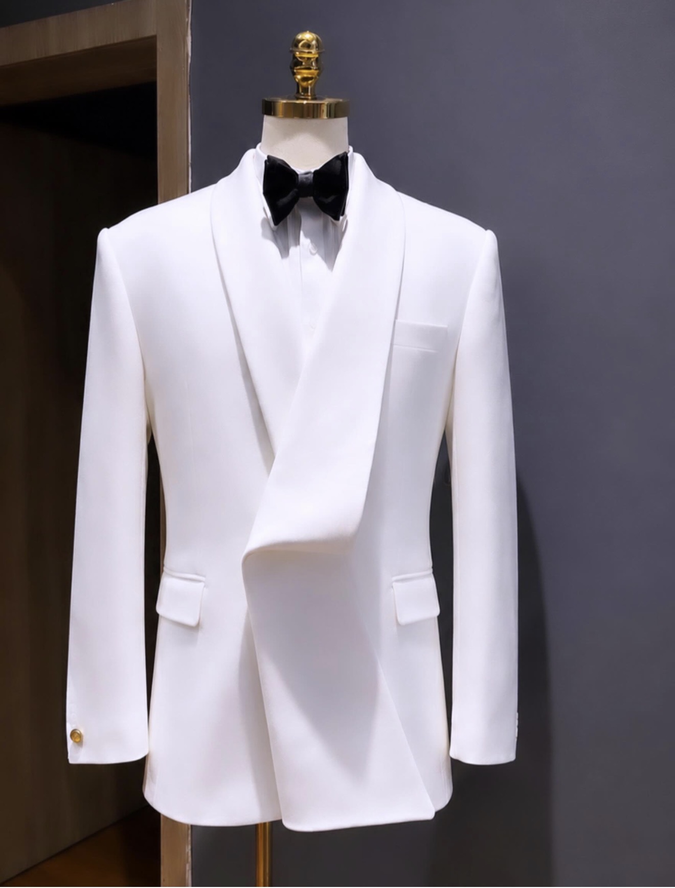 — The sovereign white Drape —